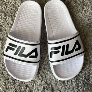 Fila white Slides  Women’s Size 6